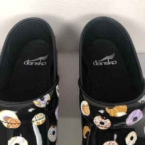 dansko donut clogs